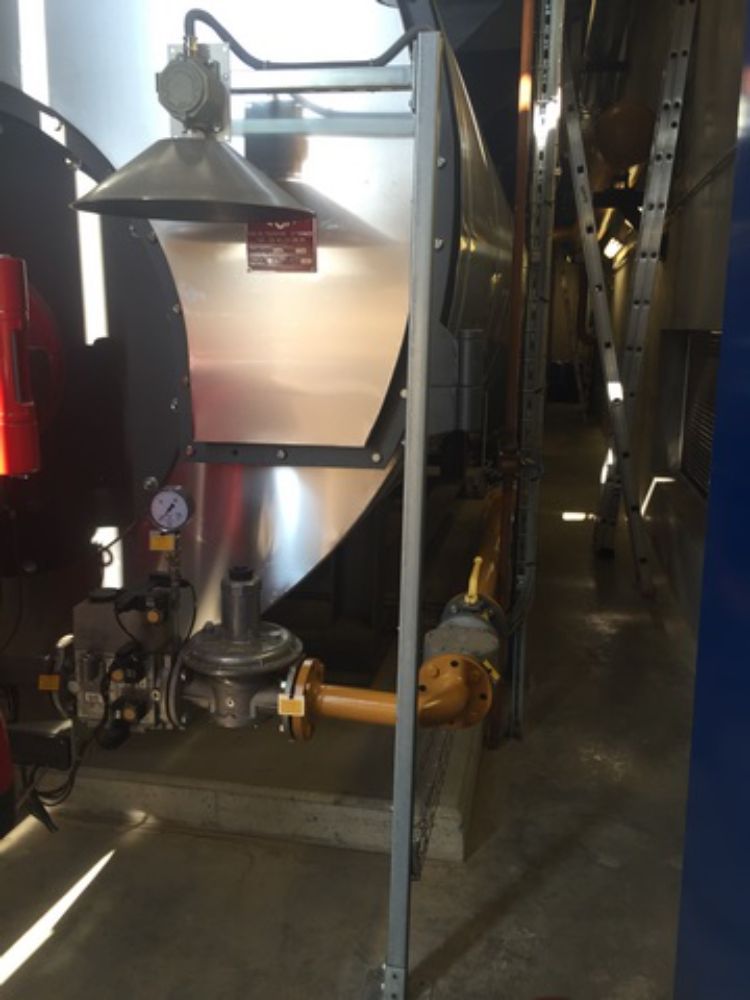DETECTION GAZ METHANE (CH4) DANS UNE CHAUFFERIE on retrouve ici une installation comprenant une centrale CE 408 située en extérieur (dans un coffret étanche avec sonde thermostatique) et des sondes SE 183KM (détection méthane) chacune équipée par un cône concentrateur pour une meilleure récupération des fuites