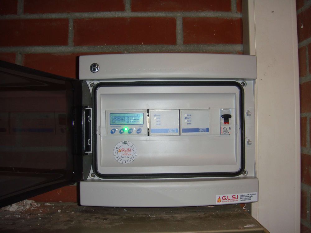 DETECTION MONOXYDE DE CARBONE DANS UN ERP INSTALLATION REALISEE PAR GLSI AVEC DU MATERIEL DE MARQUE TECNOCONTROL CENTRALE CE100 AVEC 2 ALIMENTATIONS AL100 (230V) et AL101 (Batterie) / SONDE TS 220 EC-S
