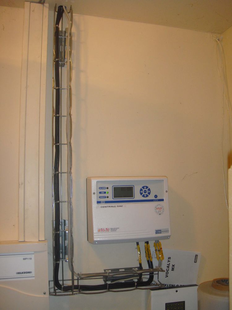 DETECTION MONOXYDE DE CARBONE DANS UN ERP INSTALLATION REALISEE PAR GLSI AVEC DU MATERIEL DE MARQUE TECNOCONTROL CENTRALE CE408P / SONDES ELECTROCHIMIQUES TS 220 EC-S PROTEGEES PAR GRILLES / SIRENE FLASH SE 301 A EGALEMENT PROTEGEE