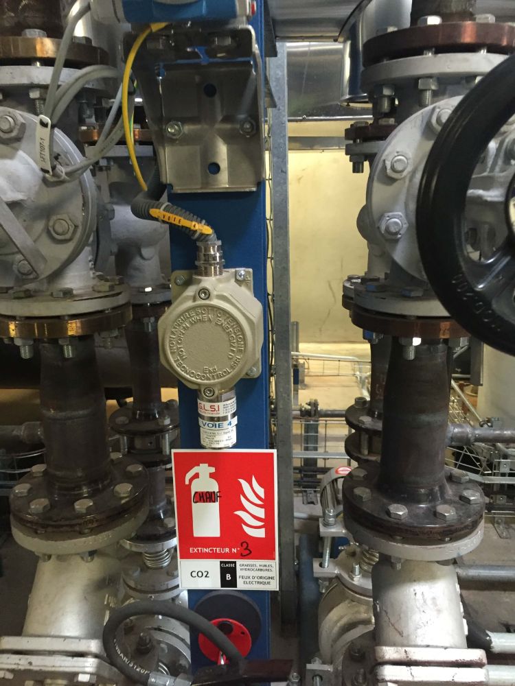 DETECTION GAZ ATEX DANS LA CHAUFFERIE D'UN SITE INDUSTRIEL REGION ISBERGHE INSTALLATION REALISEE PAR GLSI AVEC DU MATERIEL DE MARQUE TECNOCONTROL : CENTRALE CITY CE 408P AVEC ALIMENTATION DE SECOURS POSEES EN EXTERIEUR DANS UN COFFRET ETANCHE EQUIPE D'UNE SONDE THERMOSTATIQUE / CAPTEUR SE 183KM AVEC CONES CONCENTRATEUR TR 532 PERMETTANT UNE MEILLEURE RECUPERATION DES FUITES