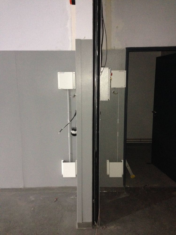 DETECTION GAZ CO (monoxyde de carbone) et NO2 (dioxyde d'azote) DANS UN SDIS REGION NORD INSTALLATION REALISEE PAR GLSI AVEC DU MATERIEL DE MARQUE TECNOCONTROL CENTRALE CITY 408P / SONDES MULTIPLES POUR PARKING TS 255 CN2 SUR CHAQUE SONDE PROTECTION MECANIQUE CONTRE CHOCS / CENTRALE CITY CE408P