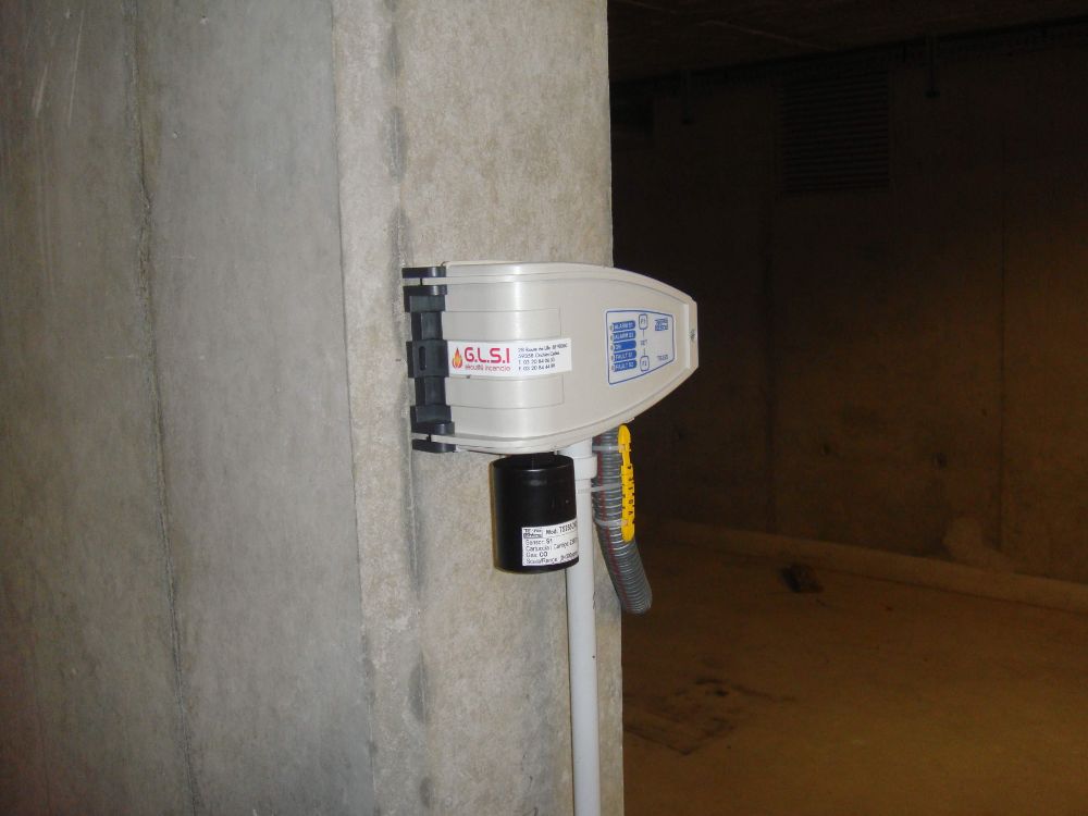 DETECTION GAZ CO (monoxyde de carbone) et NO2 (dioxyde d'azote) DANS UN PARKING REGION DUNKERQUE INSTALLATION REALISEE PAR GLSI AVEC DU MATERIEL DE MARQUE TECNOCONTROL CENTRALE CITY CE 408P / SONDES MULTIPLES ELECTROCHIMIQUES CO (monoxyde de carbone) / NO2 (dioxyde d'azote)