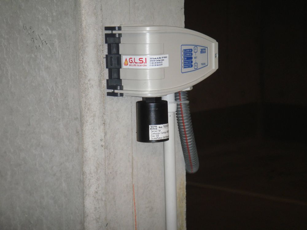 DETECTION GAZ CO (monoxyde de carbone) et NO2 (dioxyde d'azote) DANS UN PARKING REGION DUNKERQUE INSTALLATION REALISEE PAR GLSI AVEC DU MATERIEL DE MARQUE TECNOCONTROL CENTRALE CITY CE 408P / SONDES MULTIPLES ELECTROCHIMIQUES CO (monoxyde de carbone) / NO2 (dioxyde d'azote)