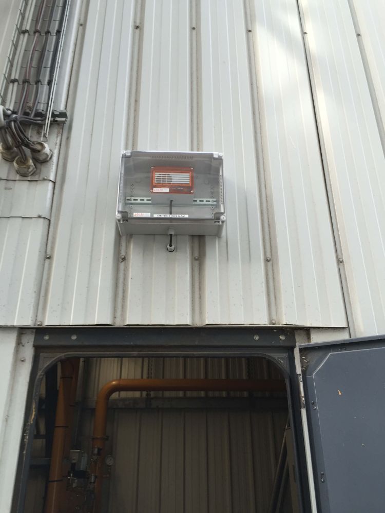 DETECTION GAZ ATEX GPL DANS UN SECHOIR INSTALLATION REALISEE PAR GLSI AVEC MATERIEL DE MARQUE TECNOCONTROL CENTRALE SE194K / SONDES SE 183KG (GPL : C3H8 + C4H10) / SIRENE FLASH SE 301A POSEE EN EXTERIEUR DANS UN COFFRET ETANCHE