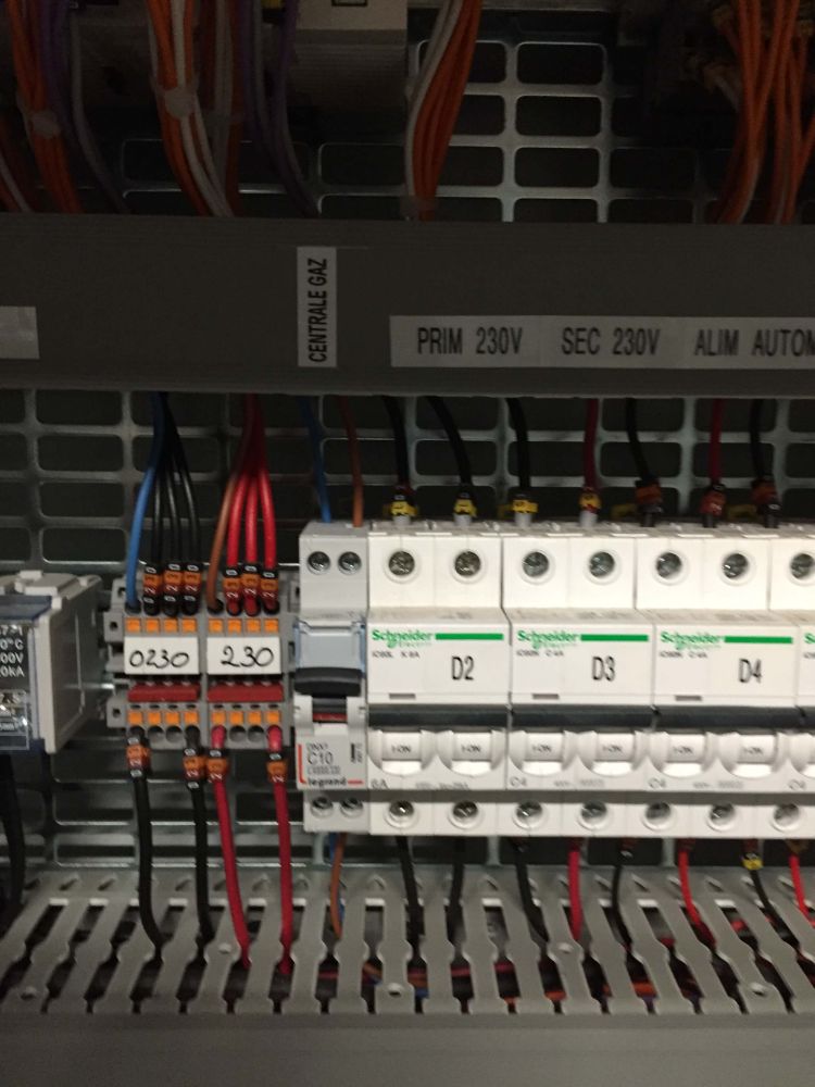 DETECTION GAZ ATEX GPL DANS UN SECHOIR INSTALLATION REALISEE PAR GLSI AVEC MATERIEL DE MARQUE TECNOCONTROL CENTRALE SE194K / SONDES SE 183KG (GPL : C3H8 + C4H10) / SIRENE FLASH SE 301A POSEE EN EXTERIEUR DANS UN COFFRET ETANCHE