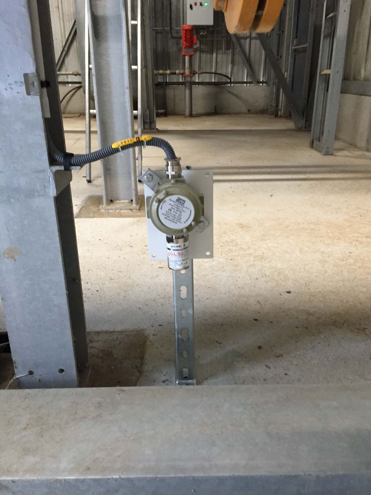 DETECTION GAZ ATEX GPL DANS UN SECHOIR INSTALLATION REALISEE PAR GLSI AVEC MATERIEL DE MARQUE TECNOCONTROL CENTRALE SE194K / SONDES SE 183KG (GPL : C3H8 + C4H10) / SIRENE FLASH SE 301A POSEE EN EXTERIEUR DANS UN COFFRET ETANCHE