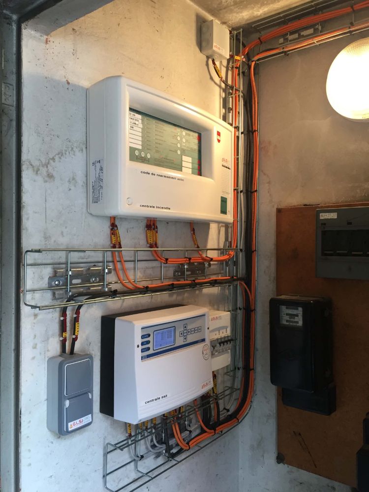 DETECTION GAZ ET INCENDIE DANS UNE CHAUFFERIE SECTEUR RONCHIN INSTALLATION REALISEE PAR GLSI AVEC DU MATERIEL DE MARQUE TECNOCONTROL POUR LA DETECTION GAZ : CENTRALE CITY CE408P / SONDES ATEX TS193KM (méthane CH4) / 1 COFFRET COUPURE FORCE ET DU MATERIEL DE MARQUE FINSECUR POUR LA DETECTION INCENDIE : CENTRALE KARA 8UP CONVENTIONNELLE / DETECTEURS OPTIQUES DE FUMEE CAP112 / DETECTEURS FLAMME FUV112 / NOUVEAU DISPOSITIF D'ALARME FEU AVEC FLASH ASL0005-001