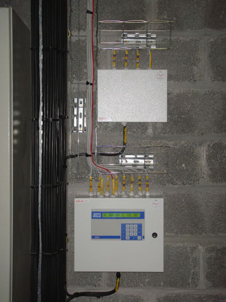 DETECTION GAZ PARKING ET CHAUFFERIE DANS LE PARKING MUTUELLE SOCIALE SECTEUR ARRAS INSTALLATION REALISEE PAR GLSI AVEC MATERIEL DE MARQUE TECNOCONTROL CENTRALE A MICROPROCESSEUR CE700P AVEC ALIMENTATION DE SECOURS ELLE PEUT RECEVOIR JUSQUE 184 SONDES POUR LA CHAUFFERIE SONDES SE 192KM (methane) ET SONDES TS 220 ECS (CO) POUR LE PARKING SONDES MULTIPLES SPECIAL PARKING TS 255 CN2 / DETECTION CO (monoxyde de carbone) ET NO2 (dioxyde d'azote) LES SONDES HAUTS ET BAS SONT PROTEGEES DES CHOCS PAR DES TR533