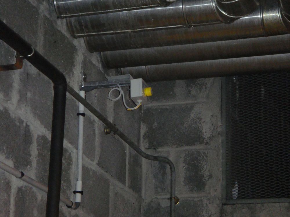 DETECTION GAZ PARKING ET CHAUFFERIE DANS LE PARKING MUTUELLE SOCIALE SECTEUR ARRAS INSTALLATION REALISEE PAR GLSI AVEC MATERIEL DE MARQUE TECNOCONTROL CENTRALE A MICROPROCESSEUR CE700P AVEC ALIMENTATION DE SECOURS ELLE PEUT RECEVOIR JUSQUE 184 SONDES POUR LA CHAUFFERIE SONDES SE 192KM (methane) ET SONDES TS 220 ECS (CO) POUR LE PARKING SONDES MULTIPLES SPECIAL PARKING TS 255 CN2 / DETECTION CO (monoxyde de carbone) ET NO2 (dioxyde d'azote) LES SONDES HAUTS ET BAS SONT PROTEGEES DES CHOCS PAR DES TR533