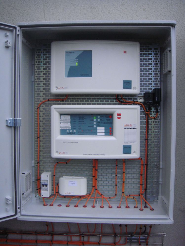 DETECTION INCENDIE CONVENTIONNELLE DANS UNE BIOMASSE INSTALLATION REALISEE PAR GLSI AVEC DU MATERIEL FINSECUR CENTRALE KARA 8UP ALIMENTATION DE SECOURS CORAIL INSTALLEES EN EXTERIEUR DANS UN COFFRET ETANCHE ET THERMOSTATE DETECTEURS OPTIQUES DE FUMEE CAP112 / DETECTEURS DE FLAMME FUV112 A / DETECTEURS LINEAIRES BOREAL / SIRENE SIROCCO