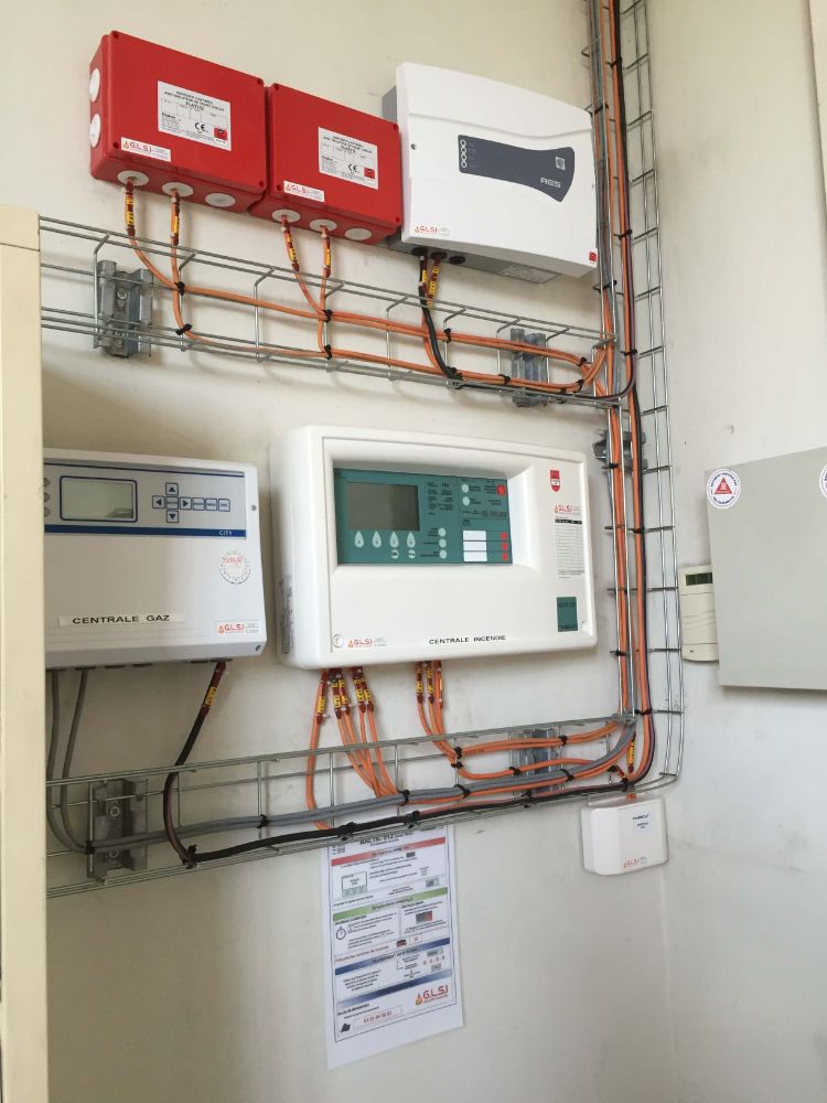 DETECTION PRECOCE D'INCENDIE DANS UNE BIOMASSE SECTEUR WATTRELOS INSTALLATION REALISEE PAR GLSI AVEC DU MATERIEL DE MARQUE TECNOCONTROL POUR LA DETECTION PRECOCE AVEC CENTRALE CITY CE408P ET UNE UNITE AN510CC AVEC DEUX SONDES D'ASPIRATION ULTRA SENSIBLES ET D'UNE GRANDE FIABILITE POUR LA DETECTION MONOXYDE DE CARBONE(PRECOCITE DE DETECTION D'UN INCENDIE PAR LA PERCEPTION DU PROCESSUS DE COMBUSTION) / MATERIEL FINSECUR COMPRENANT UNE CENTRALE ADRESSABLE BALTIC 512 / ALIMENTATION DE SECOURS CORAIL / DETECTEURS DE FLAMME FUVA112 / DETECTEURS LINEAIRES BOREAL