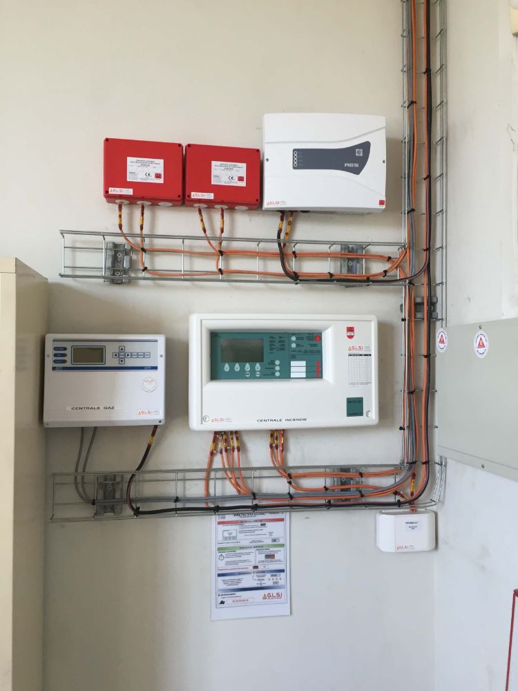 DETECTION PRECOCE D'INCENDIE DANS UNE BIOMASSE SECTEUR WATTRELOS INSTALLATION REALISEE PAR GLSI AVEC DU MATERIEL DE MARQUE TECNOCONTROL POUR LA DETECTION PRECOCE AVEC CENTRALE CITY CE408P ET UNE UNITE AN510CC AVEC DEUX SONDES D'ASPIRATION ULTRA SENSIBLES ET D'UNE GRANDE FIABILITE POUR LA DETECTION MONOXYDE DE CARBONE(PRECOCITE DE DETECTION D'UN INCENDIE PAR LA PERCEPTION DU PROCESSUS DE COMBUSTION) / MATERIEL FINSECUR COMPRENANT UNE CENTRALE ADRESSABLE BALTIC 512 / ALIMENTATION DE SECOURS CORAIL / DETECTEURS DE FLAMME FUVA112 / DETECTEURS LINEAIRES BOREAL