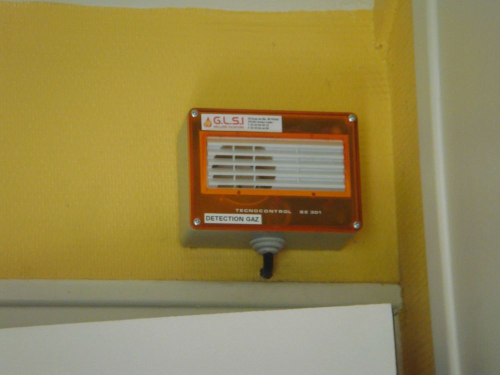 DETECTION MONOXYDE DE CARBONE DANS UNE CHAUFFERIE DE MAIRIE INSTALLATION REALISEE PAR GLSI AVEC DU MATERIEL DE MARQUE TECNOCONTROL CENTRALE CITY CE408P / SONDES TS 220 ECS / SIRENES FLASH SE 301A