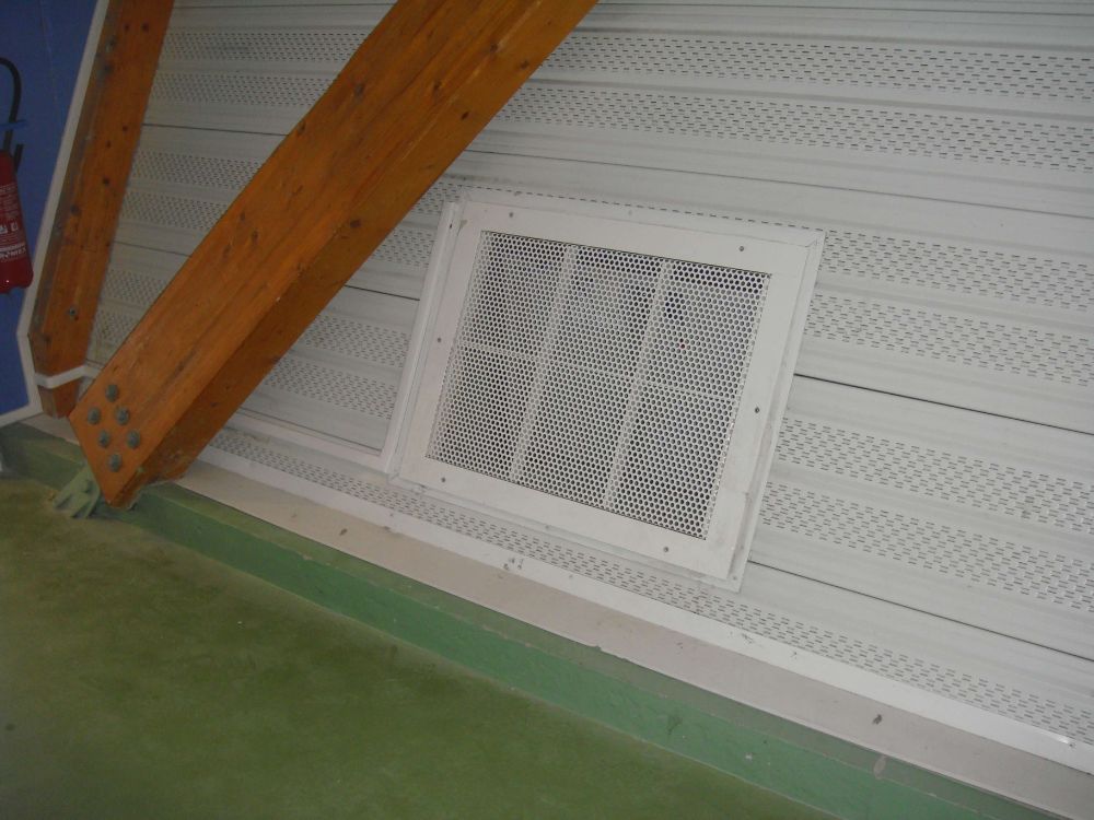 DETECTION MONOXYDE DE CARBONE (CO) DANS UNE SALLE DE SPORTS INSTALLATION REALISEE PAR GLSI AVEC DU MATERIEL DE MARQUE TECNOCONTROL : 1 CENTRALE CITY CE408P / SONDES TS 220 EC-S CHACUNE AVEC UNE PROTECTION GRILLAGEE EVITANT LES CHOCS / SIRENES-FLASH SE 301A EGALEMENT PROTEGEES / COFFRET DE PROTECTION ELECTROVANNES GAZ