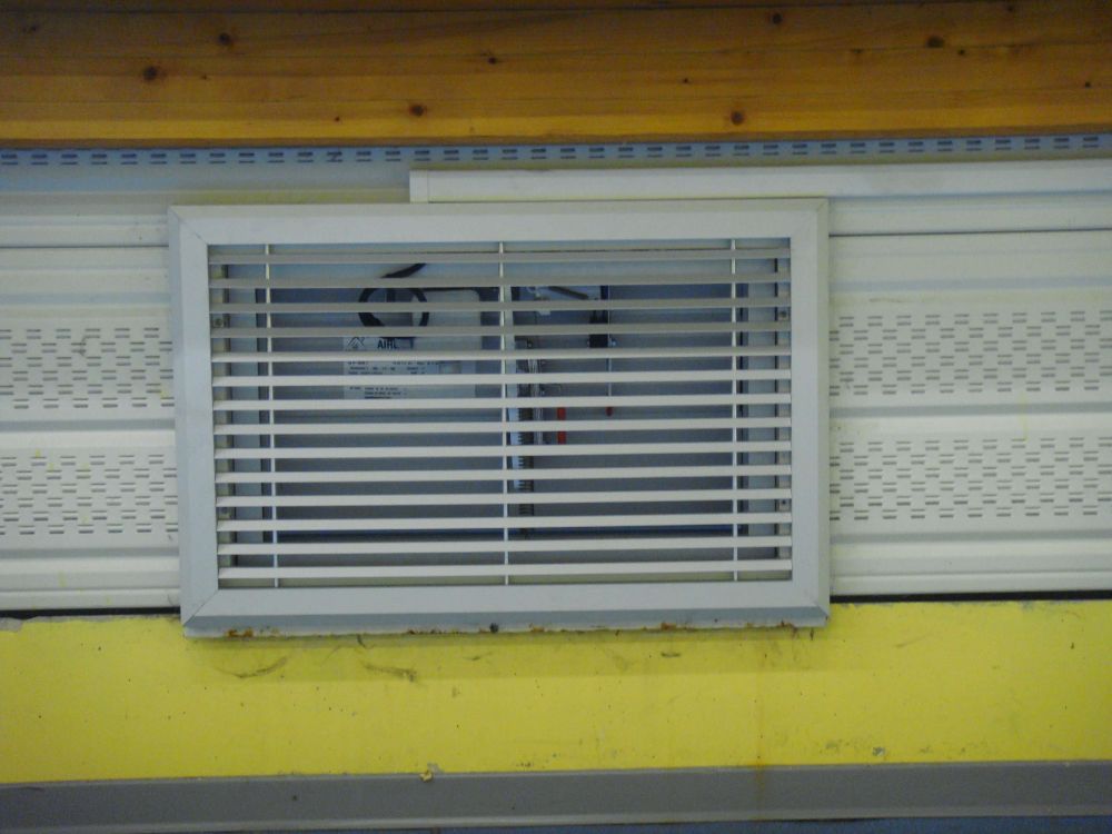 DETECTION MONOXYDE DE CARBONE (CO) DANS UNE SALLE DE SPORTS INSTALLATION REALISEE PAR GLSI AVEC DU MATERIEL DE MARQUE TECNOCONTROL : 1 CENTRALE CITY CE408P / SONDES TS 220 EC-S CHACUNE AVEC UNE PROTECTION GRILLAGEE EVITANT LES CHOCS / SIRENES-FLASH SE 301A EGALEMENT PROTEGEES / COFFRET DE PROTECTION ELECTROVANNES GAZ