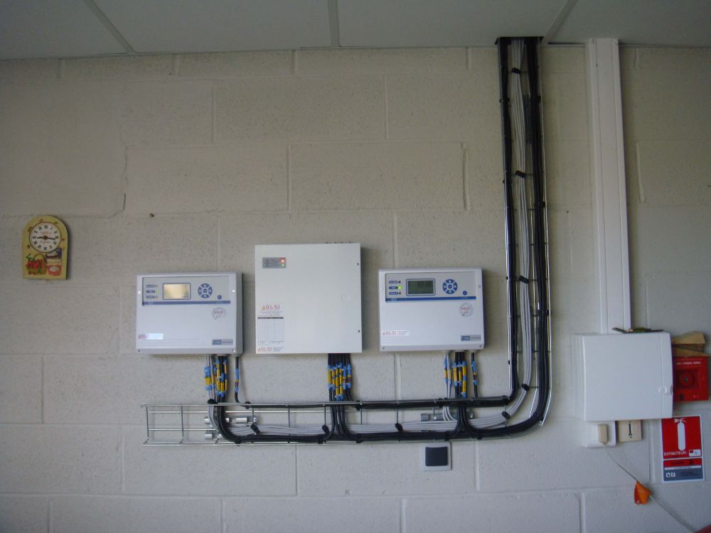 DETECTION MONOXYDE DE CARBONE (CO) DANS UNE SALLE DE SPORTS INSTALLATION REALISEE PAR GLSI AVEC DU MATERIEL DE MARQUE TECNOCONTROL : 1 CENTRALE CITY CE408P / SONDES TS 220 EC-S CHACUNE AVEC UNE PROTECTION GRILLAGEE EVITANT LES CHOCS / SIRENES-FLASH SE 301A EGALEMENT PROTEGEES / COFFRET DE PROTECTION ELECTROVANNES GAZ