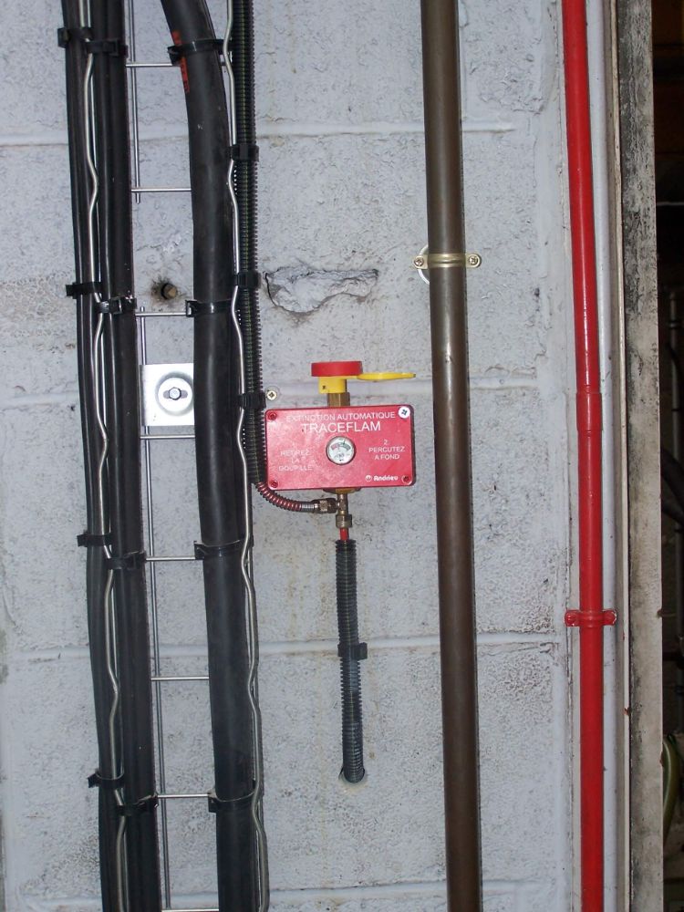 EXTINCTION AUTOMATIQUE TRACEFLAM POUR LA PROTECTION D'UN GROUPE HUILE EN INDUSTRIE REGION MAUBEUGE INSTALLATION REALISEE PAR GLSI