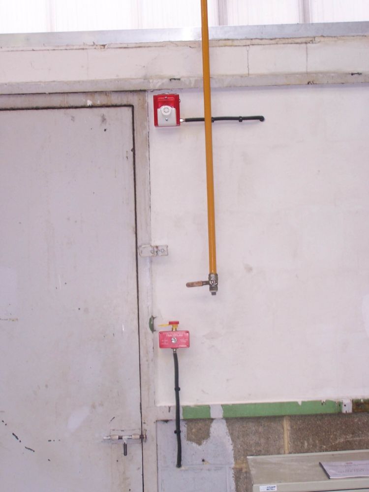 EXTINCTION AUTOMATIQUE TRACEFLAM POUR LA PROTECTION D'UN GROUPE HUILE EN INDUSTRIE REGION MAUBEUGE INSTALLATION REALISEE PAR GLSI