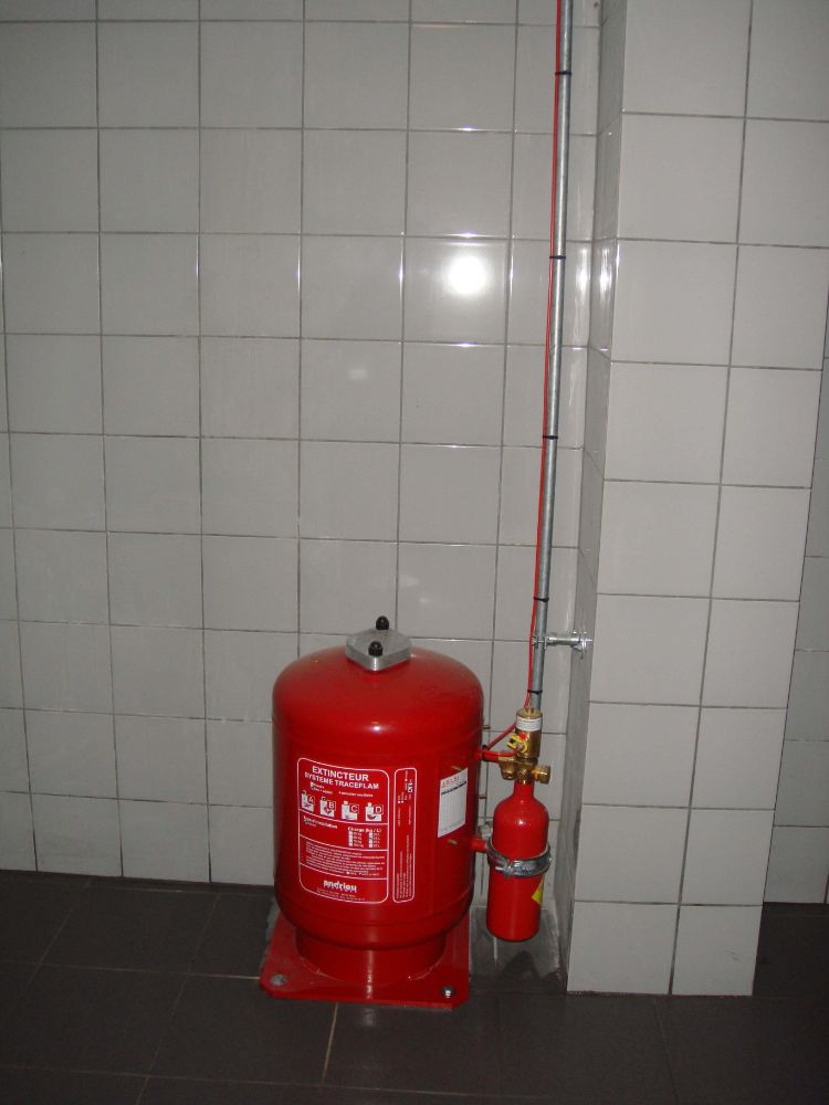 EXTINCTION AUTOMATIQUE TRACEFLAM DANS LE LOCAL POUBELLES D'UN IMMEUBLE COLLECTIF INSTALLATION REALISEE PAR GLSI