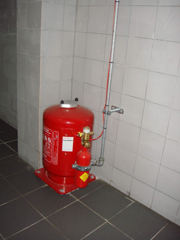 EXTINCTION AUTOMATIQUE TRACEFLAM DANS LE LOCAL POUBELLES D'UN IMMEUBLE COLLECTIF INSTALLATION REALISEE PAR GLSI