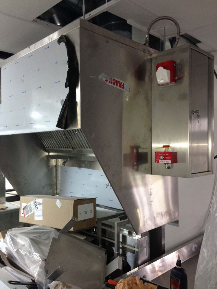 EXTINCTION AUTOMATIQUE TRACEFLAM DANS LA CUISINE D'UN RESTAURANT AVANT SON OUVERTURE INSTALLATION REALISEE PAR GLSI