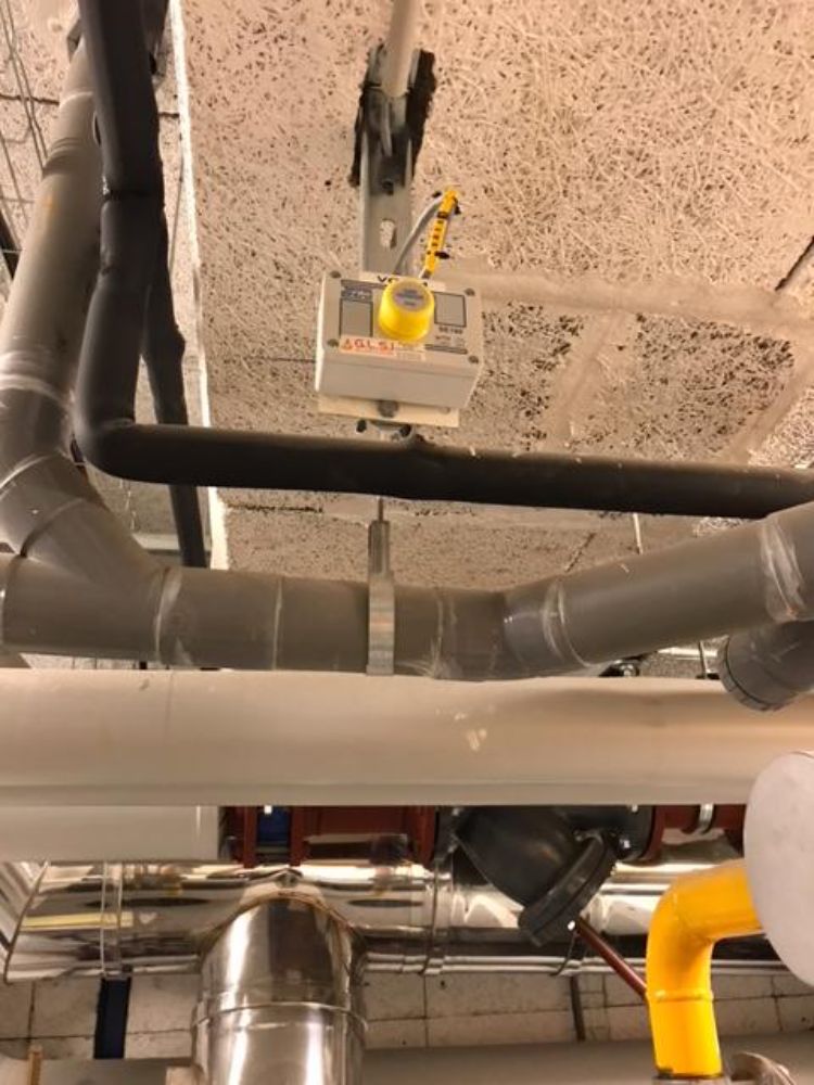 DETECTION GAZ D'UNE CHAUFFERIE EN REGION PARISIENNE. On retrouve ici une installation comprenant une centrale SE 194K et des sondes SE 192KM protégeant les chaudières et la ventilation haute.