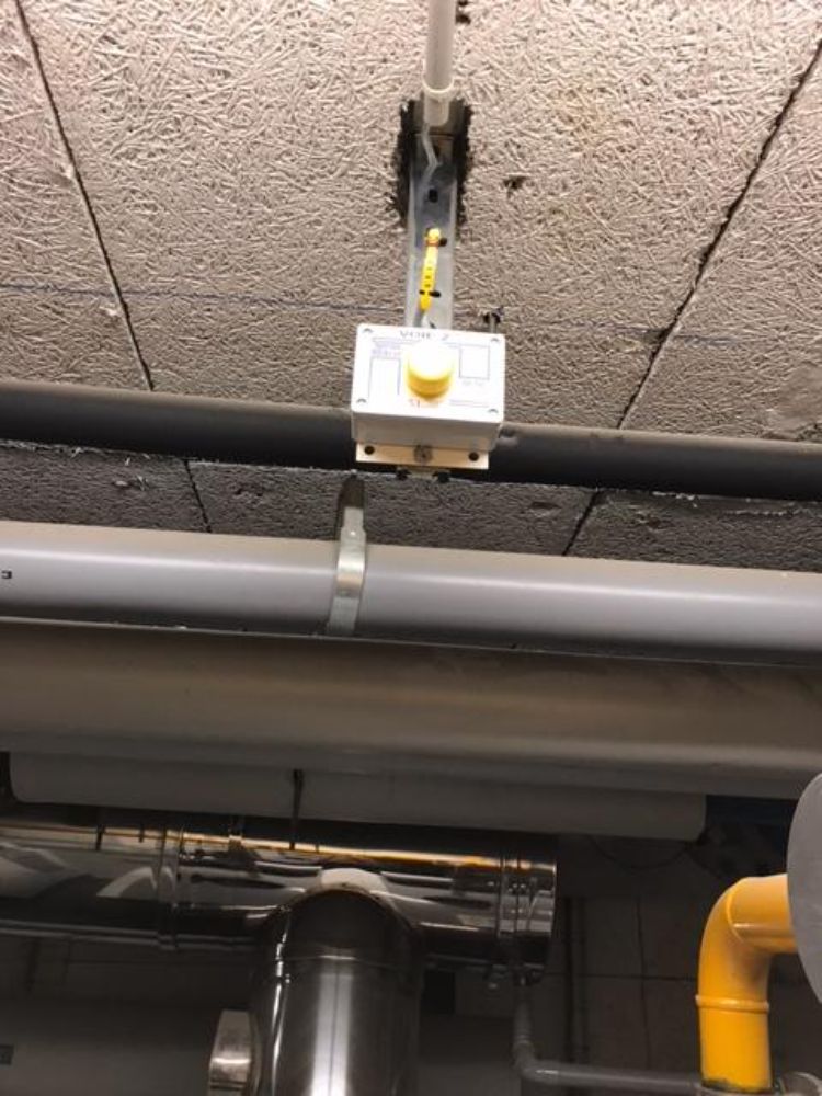 DETECTION GAZ D'UNE CHAUFFERIE EN REGION PARISIENNE. On retrouve ici une installation comprenant une centrale SE 194K et des sondes SE 192KM protégeant les chaudières et la ventilation haute.
