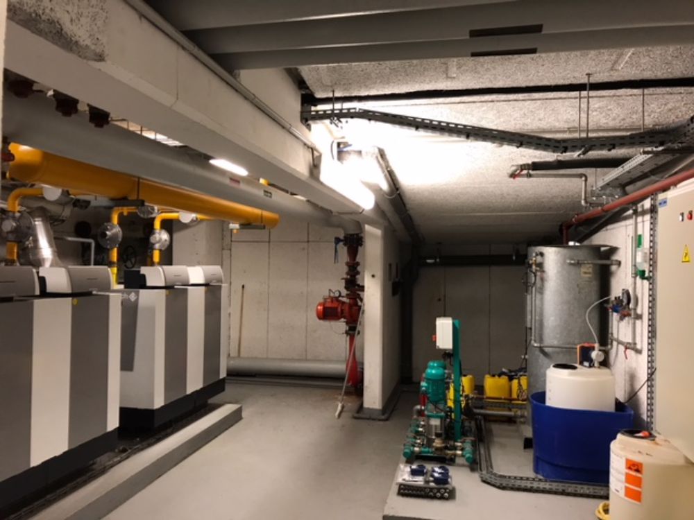 DETECTION GAZ D'UNE CHAUFFERIE EN REGION PARISIENNE. On retrouve ici une installation comprenant une centrale SE 194K et des sondes SE 192KM protégeant les chaudières et la ventilation haute.