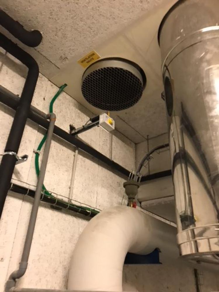 DETECTION GAZ D'UNE CHAUFFERIE EN REGION PARISIENNE. On retrouve ici une installation comprenant une centrale SE 194K et des sondes SE 192KM protégeant les chaudières et la ventilation haute.