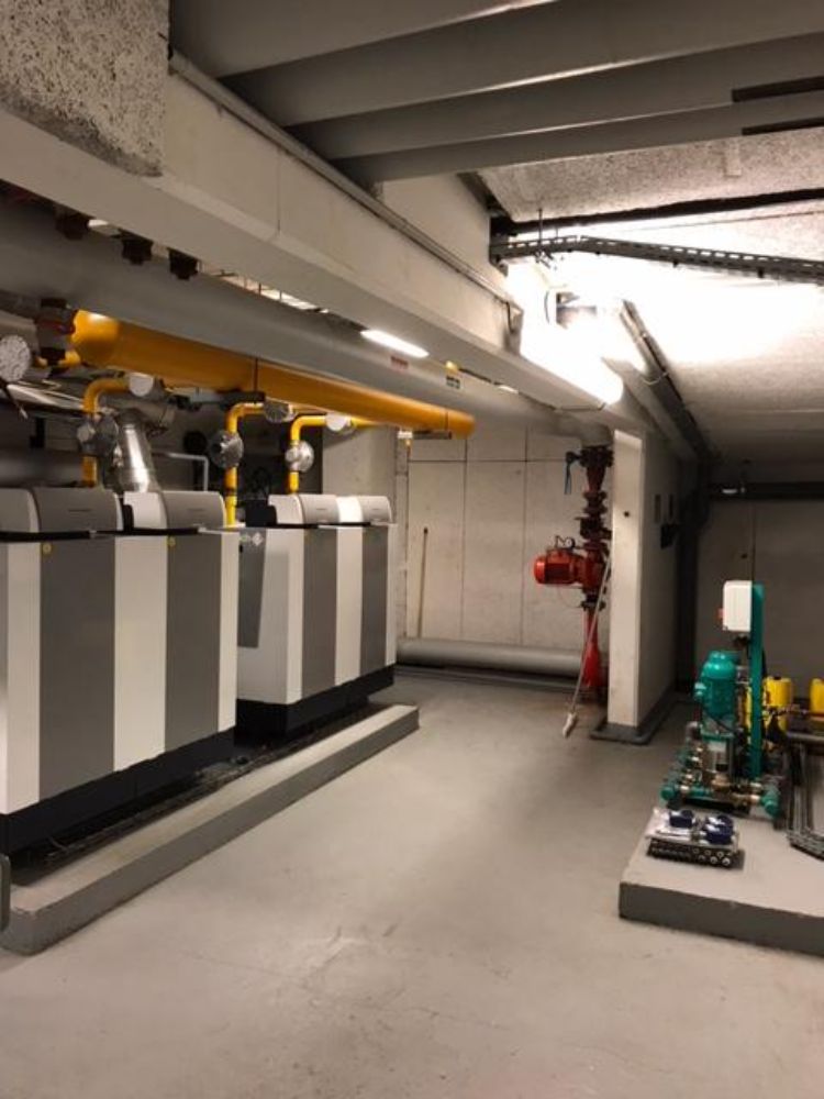 DETECTION GAZ D'UNE CHAUFFERIE EN REGION PARISIENNE. On retrouve ici une installation comprenant une centrale SE 194K et des sondes SE 192KM protégeant les chaudières et la ventilation haute.